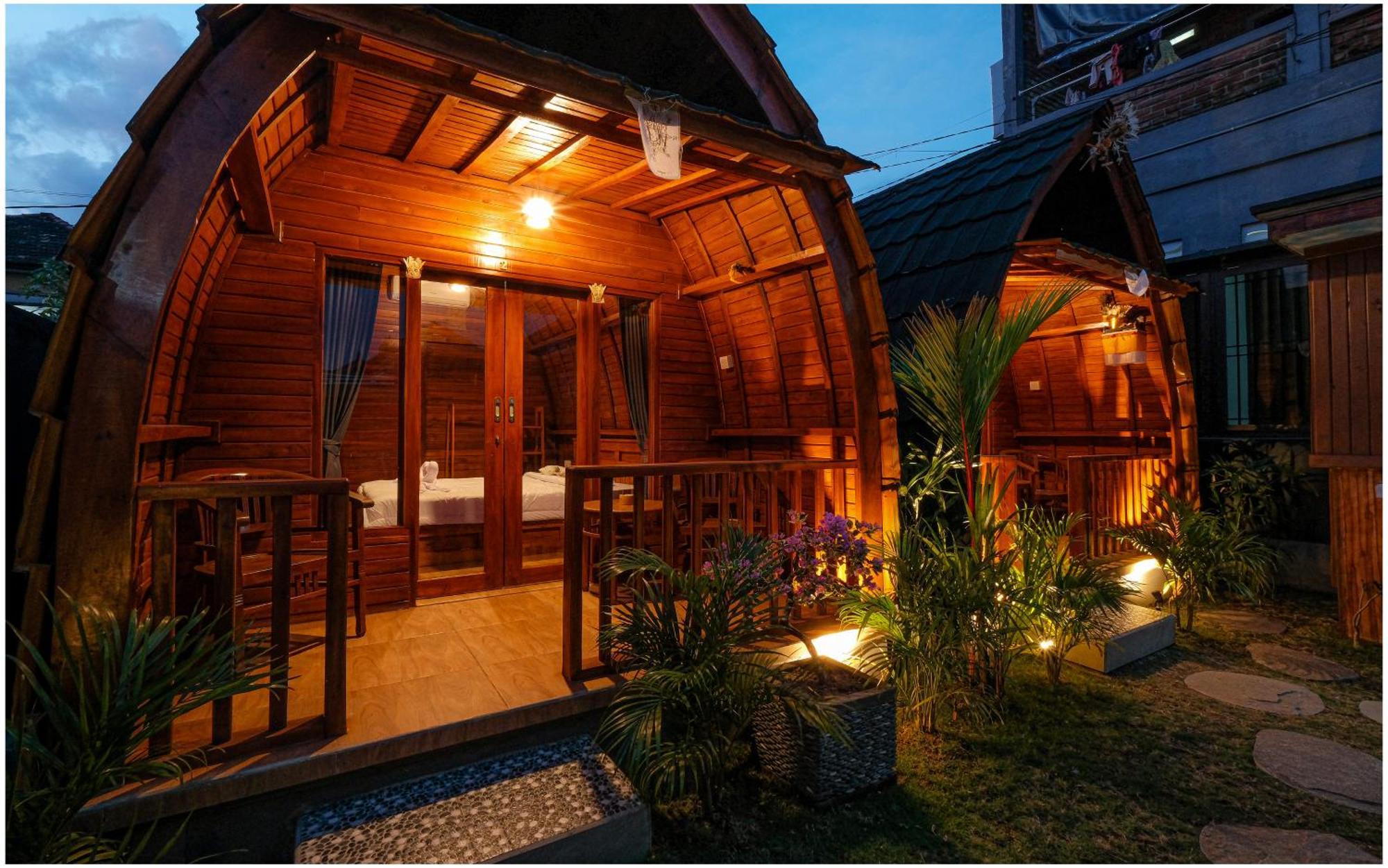 Hotel The Backyard House à Selemadeg Extérieur photo