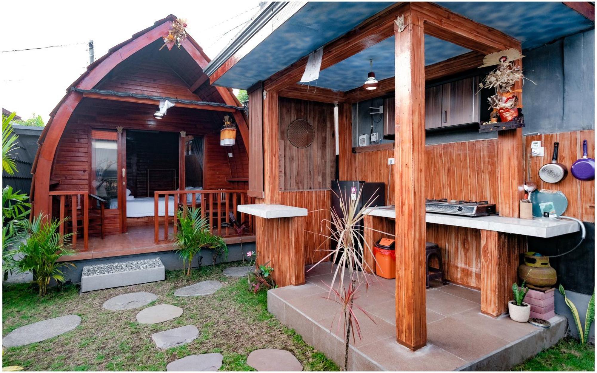 Hotel The Backyard House à Selemadeg Extérieur photo