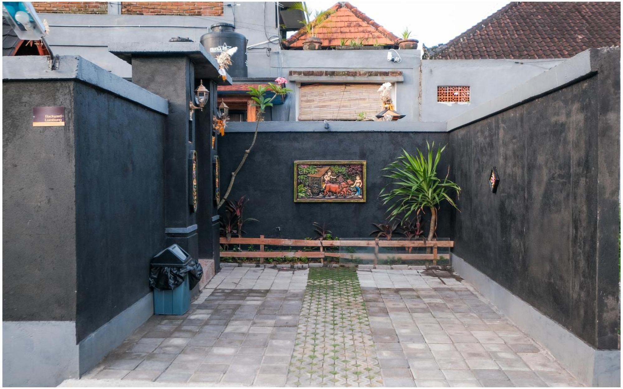 Hotel The Backyard House à Selemadeg Extérieur photo