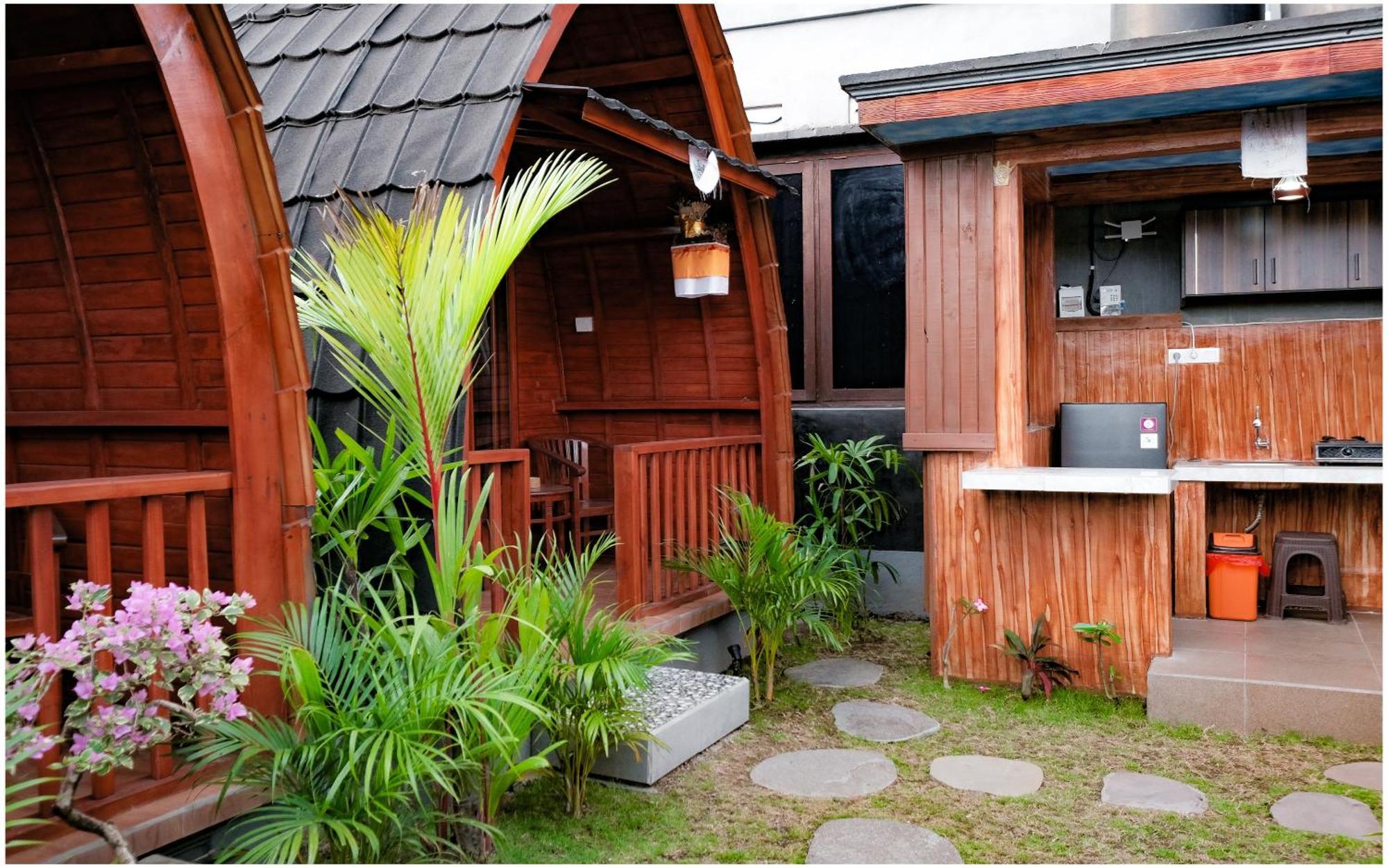 Hotel The Backyard House à Selemadeg Extérieur photo