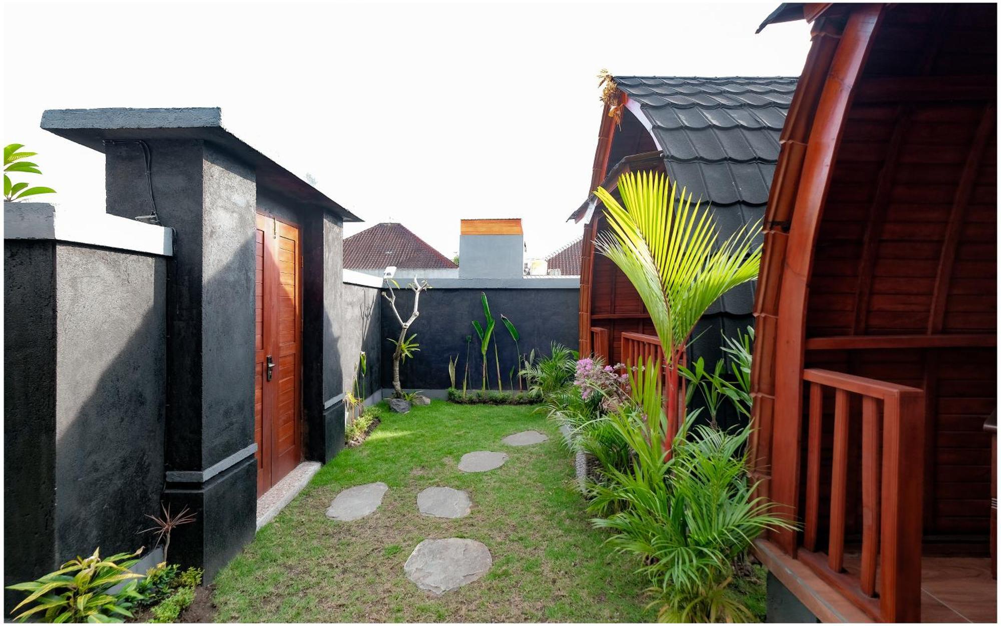 Hotel The Backyard House à Selemadeg Extérieur photo