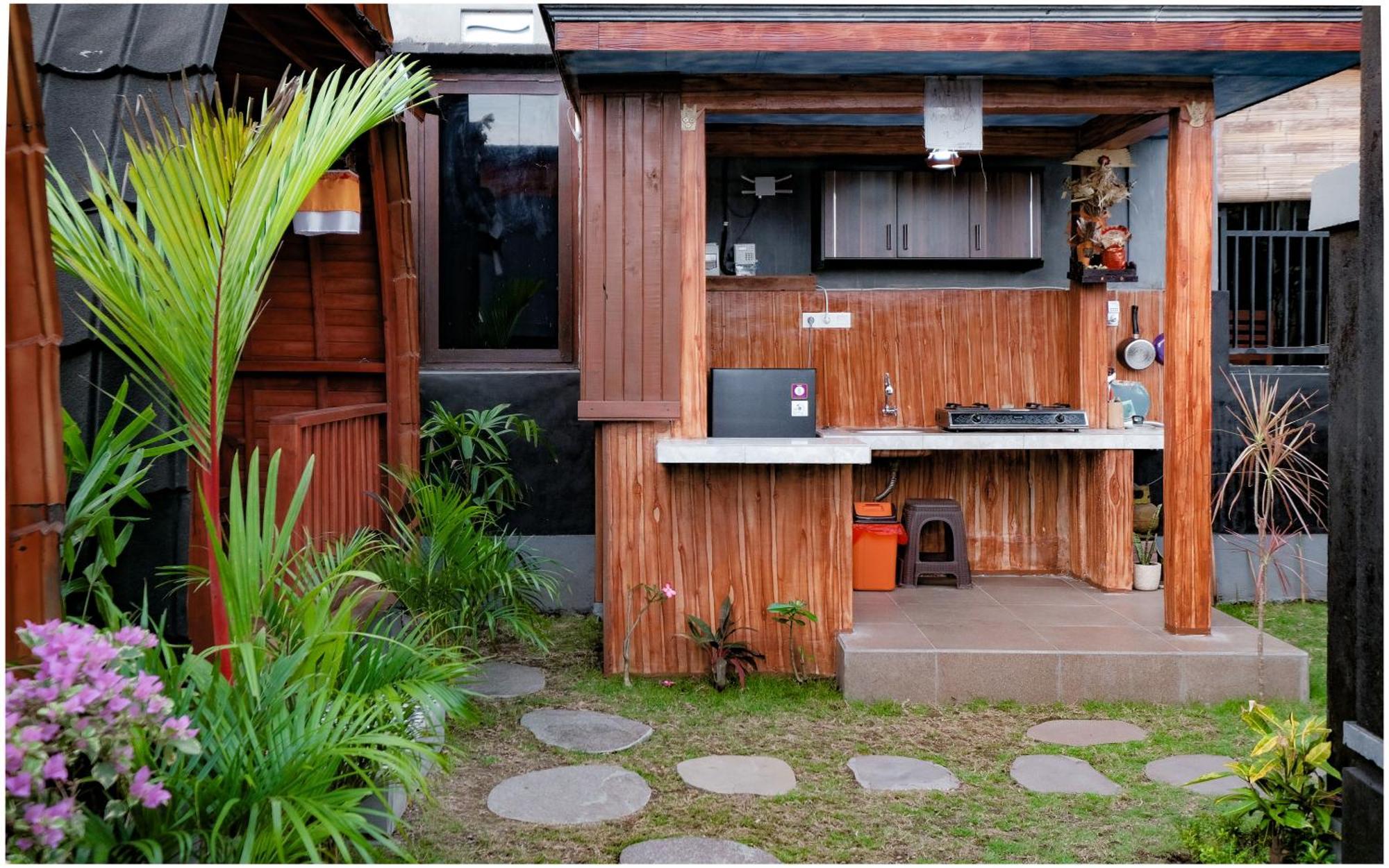 Hotel The Backyard House à Selemadeg Extérieur photo